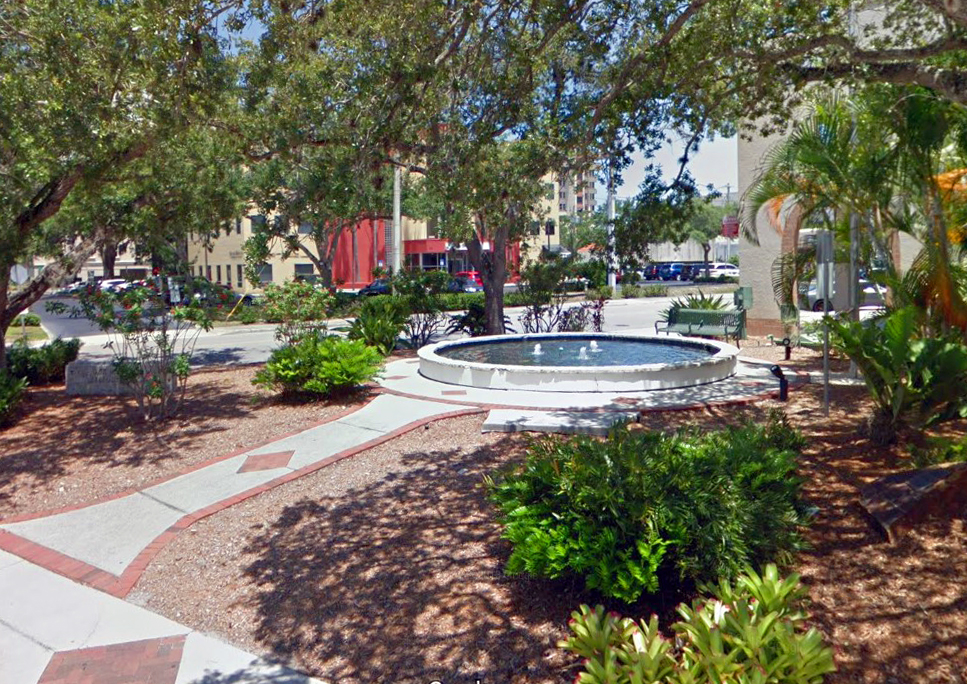 Stree view of Robarts Park and fountain